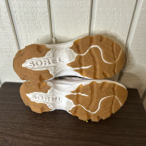 Sorel Kinetic Breakthru Tech Lace Sneakers, size 9. - Picture 9 of 9